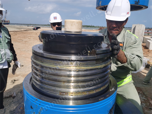 What is earthen cofferdam?
