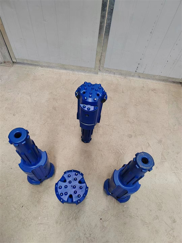 D Mininwell concentric drilling system with concentric bit